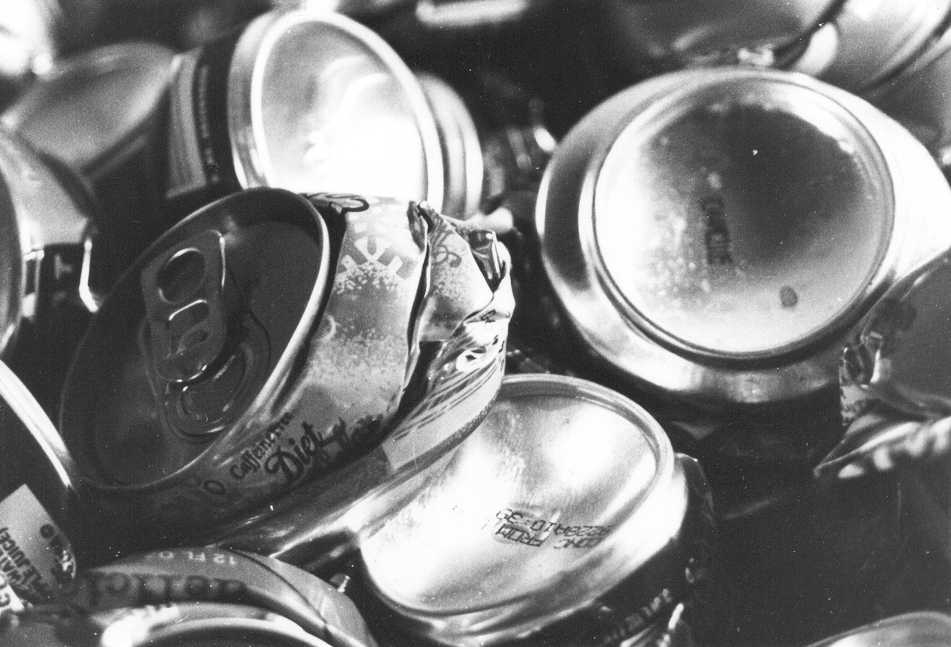 cans.bmp (659638 bytes)
